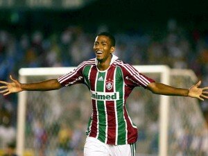 maicon-leva-o-flu-a-vitoria