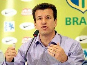 Dunga anuncia hoje quem vai à Copa