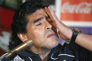 maradona atropela jornalista