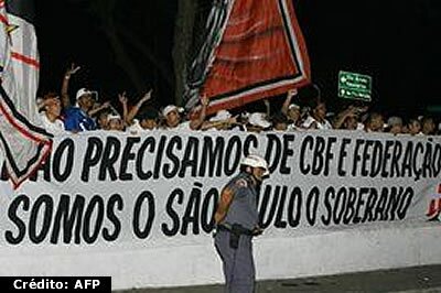 Torcida protesta contra CPF e FPF