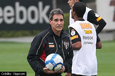 Paulo César Carpegiani volta a treinar o São Paulo